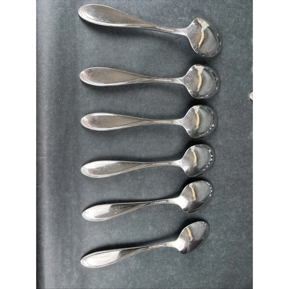 16‎ Pc ONEIDA Stainless Camber Cresta Windswept Scroll Flatware Set